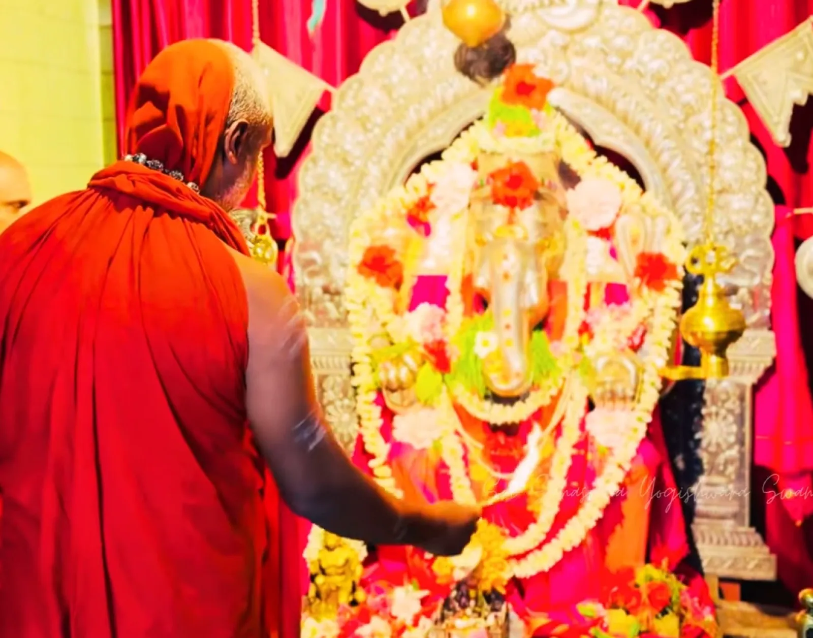 Sri Yogi Guruji at Gadag Ganesha Temple