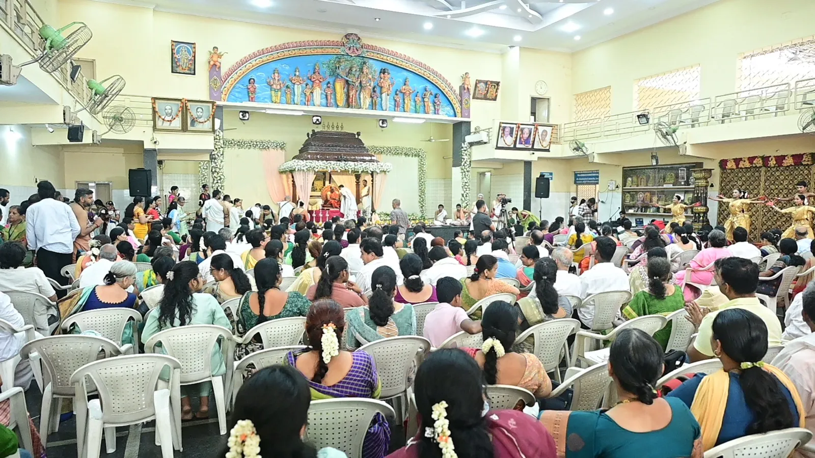 Sri Yogi Guruji among devotees