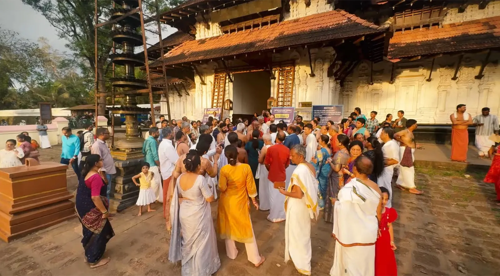 Sri Yogi Guruji at Vadakkumnathan Temple