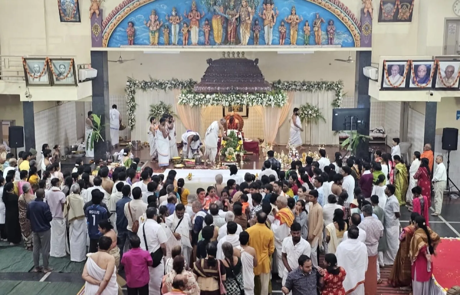 Sri Yogi Guruji among devotees