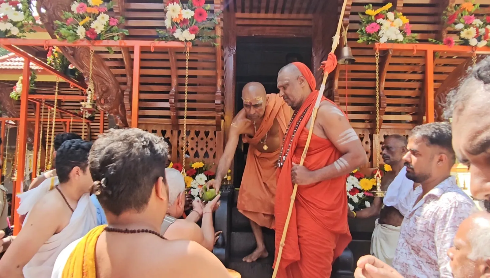 Sri Yogi Guruji at Murukumpuzha Eratakulangara Bhadrakali Temple