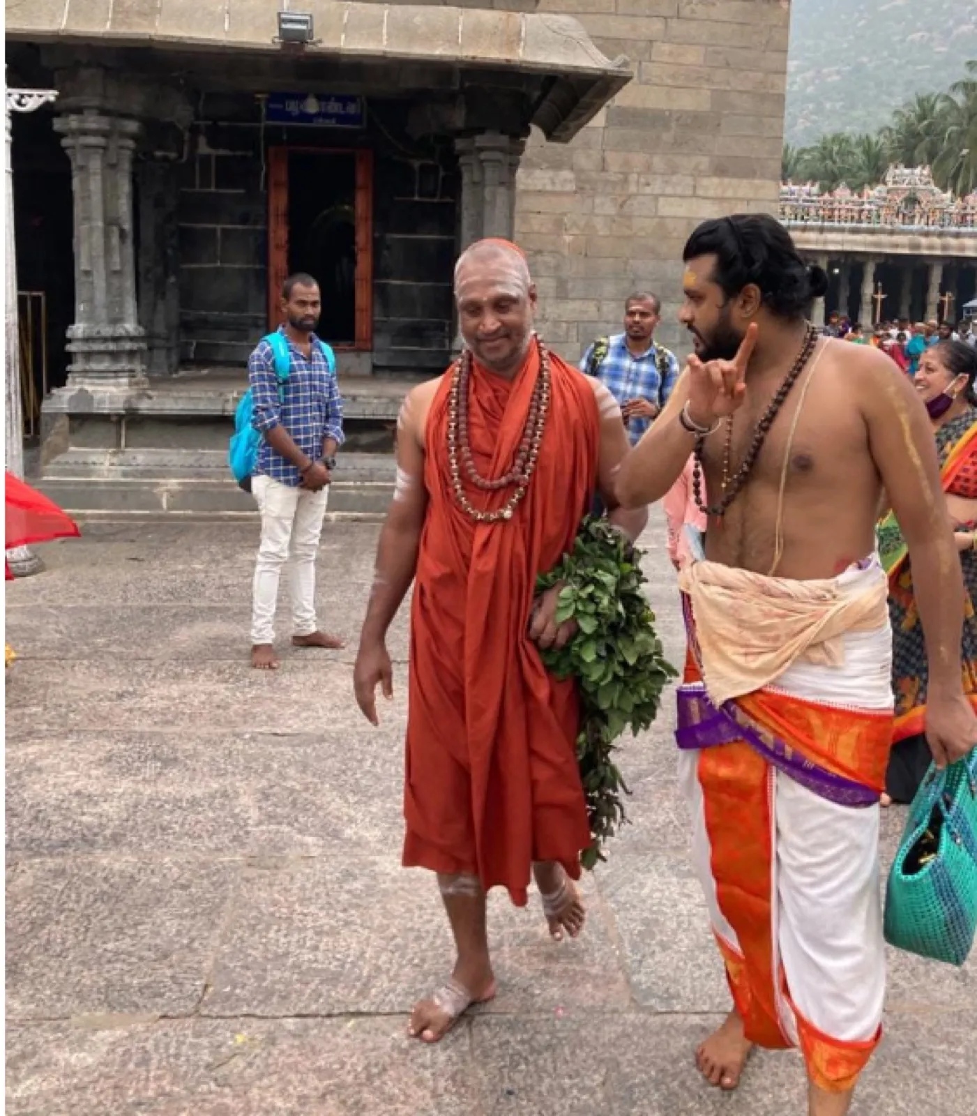 Sri Yogi Guruji on pilgrimage in Tamil Nadu