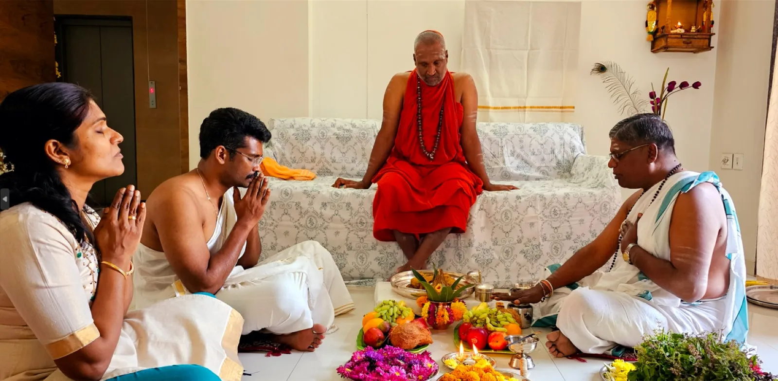 Sri Yogi Guruji on pilgrimage in Maharashtra